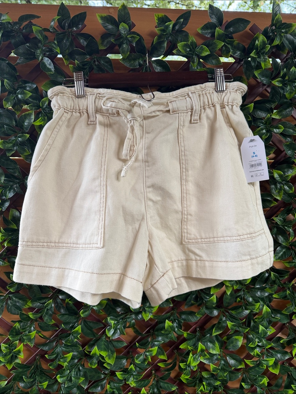 Time and Tru Cream High-Waist Drapey Utility Shorts NWT